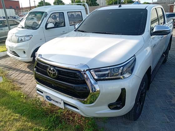 TOYOTA HILUX 2.8 D-4D TURBO DIESEL CD SRX 4X4 AUTOMÁTICO TOYOTA HILUX 2.8 D-4D TURBO DIESEL CD SRX 4X4 AUTOMÁTICO